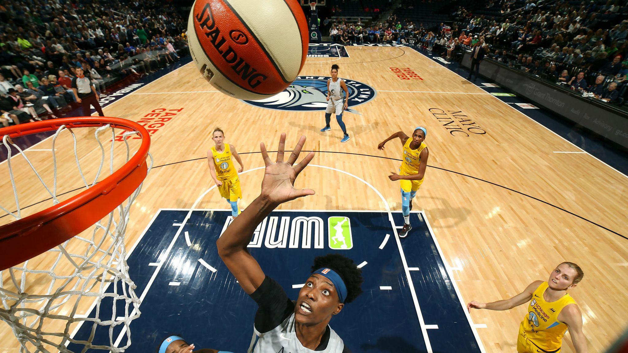 Minnesota Lynx lose to Los Angeles Sparks in bruising Game 3 of