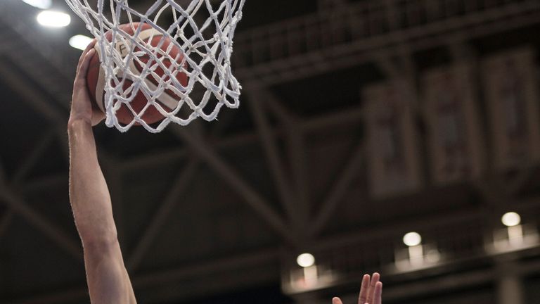 Bogdan Bogdanovic scores with a lay-up against Italy