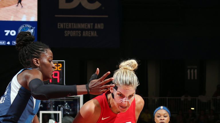 Elena Delle Donne drives to the basket against the Minnesota Lynx