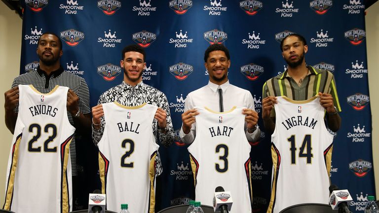 Los pelícanos de Nueva Orleans presentan Derrick Favors, Lonzo Ball, Josh Hart y Brandon Ingram