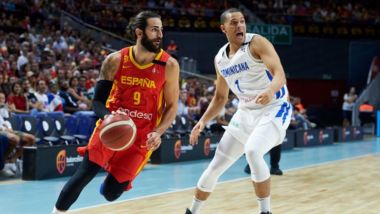Ricky Rubio takes on a Dominican Republic defender