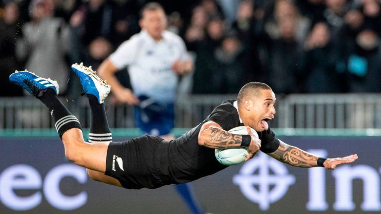 Aaron Smith scoring for New Zealand against Australia at Eden Park