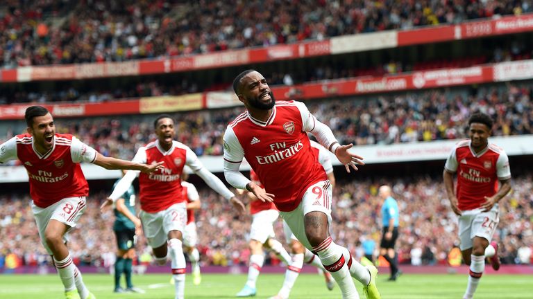 Alexandre Lacazette celebrates his goal