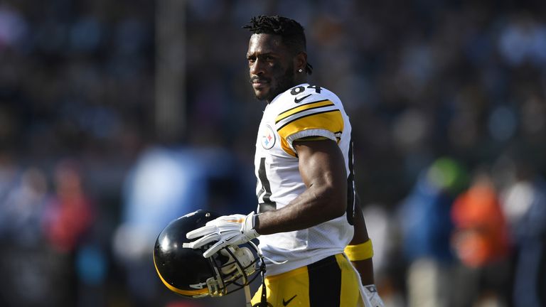 Antonio Brown había amenazado con dejar la NFL porque no puede usar su casco preferido