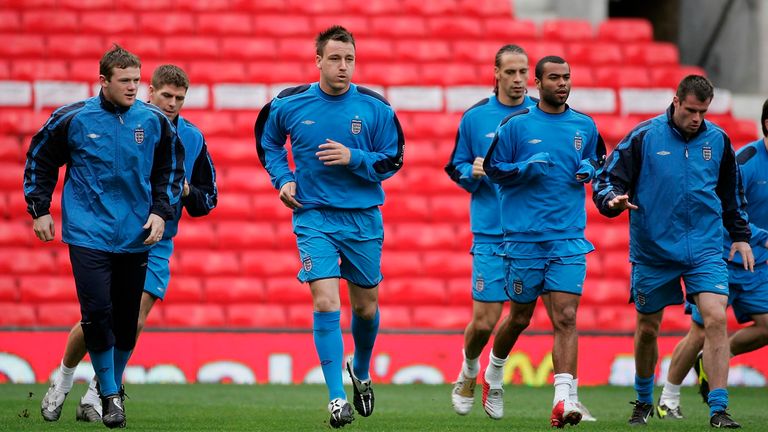 MANCHESTER, UNITED KINGDOM - MARCH 25: (L-R) Wayne Rooney, John Terry, Ashley Cole and Jamie Carragher warm up during the England training session at Old Trafford on March 25, 2005 in Manchester, England  (Photo by Michael Steele/Getty Images) *** Local Caption *** Wayne Rooney;John Terry;Ashley Cole;Jamie Carragher 