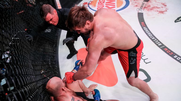 Vitaly Minakov stops Tim Johnson