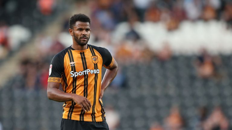 Huddersfield Town have completed the signing of free agent striker Fraizer Campbell on a two-year contract