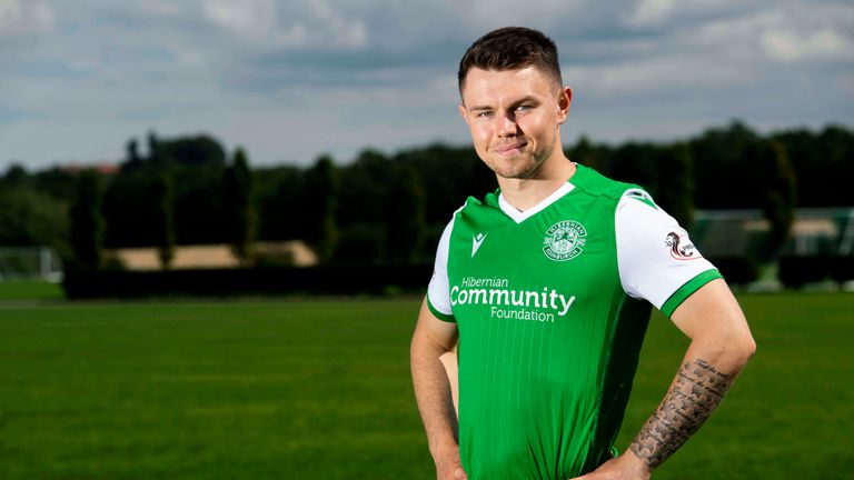 Glenn Middleton has joined Hibernian on a season-long loan from Rangers