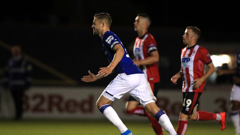 Everton's Gylfi Sigurdsson celebrates scoring his side's second goal of the game from a penalty during the Carabao Cup Second Round match at Sincil Bank, Lincoln.