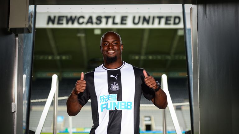 Newcastle sign Allan Saint-Maximin from Nice and Jetro Willems on