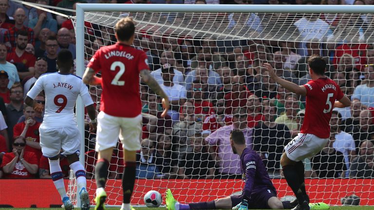 Jordan Ayew le da a Crystal Palace una ventaja de 1-0 en Old Trafford