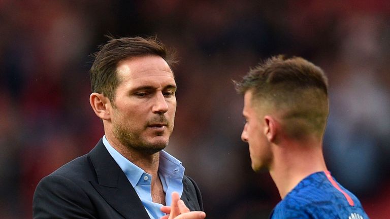 Chelsea's English head coach Frank Lampard (L) shakes hands with Chelsea's English midfielder Mason Mount (R) on the pitch at the final whistle in the English Premier League football match between Manchester United and Chelsea 