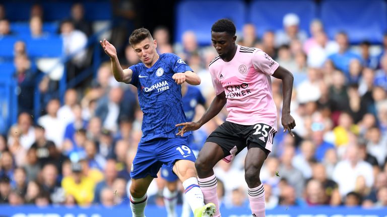 LONDON, ENGLAND - AUGUST 18: Mason Mount of Chelsea tackles Onyinye Wilfred Ndidi of Leicester City and goes on to score his team's first goal during the Premier League match between Chelsea FC and Leicester City at Stamford Bridge on August 18, 2019 in London, United Kingdom. (Photo by Michael Regan/Getty Images)