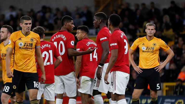 Marcus Rashford and Pogba discuss who takes the penalty before Pogba missed at Molineux
