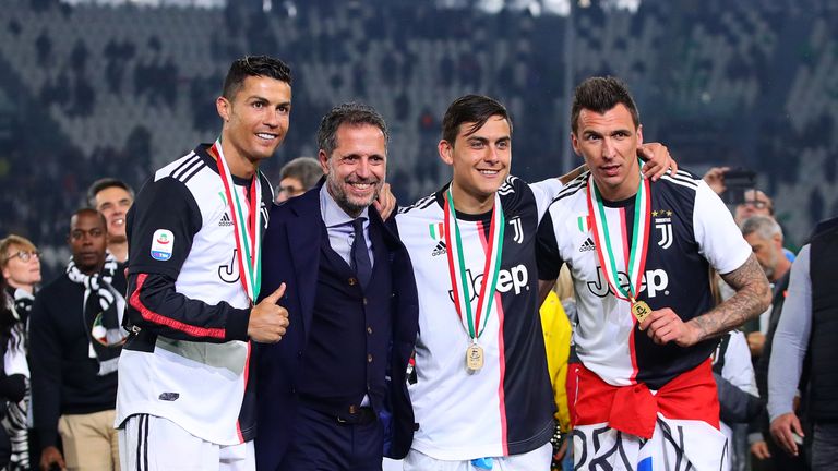Paulo Dybala (left) and Mario Mandzukic celebrating winning Serie A