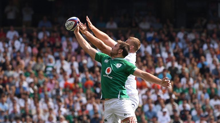 LONDON, ENGLAND - AUGUST 24: Peter O'Mahony of Ireland and George Kruis of England fights in the line-out to claim the ball during the 2019 Quilter International between England and Ireland at Twickenham Stadium on August 24, 2019 in London, England. (Photo by David Ramos/Getty Images)