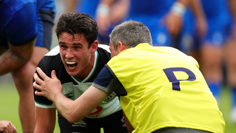 Ireland fly-half Joey Carbery suffered a knee injury against Italy