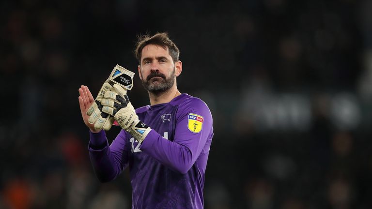 Scott Carson está prestado por el condado de Derby