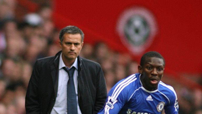 Chelsea manager Jose Mourinho keeps a close eye on Shaun Wright-Phillips | Soccer - FA Barclays Premiership - Sheffield United v Chelsea - Bramall Lane, 28 October 2006