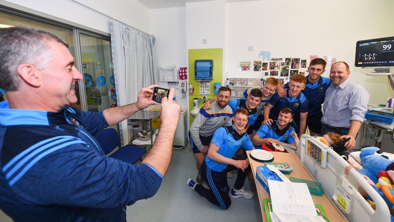 Sheedy takes a photo of Charlie Aabo, and his son Kian Barnes-Aabo, aged 5, along with the Tipperary players