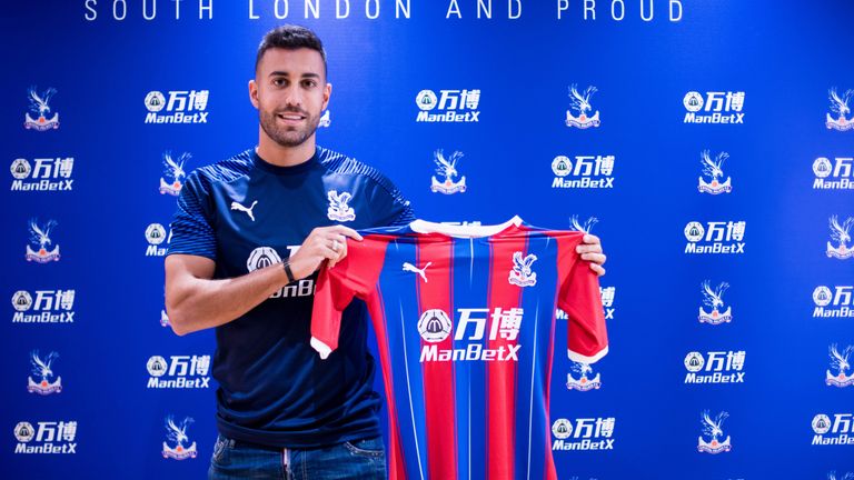 Victor Camarasa signs a one-year loan deal from Real Betis