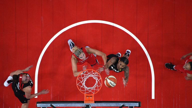 Elena Delle Donne and Temara Young battle for a rebound
