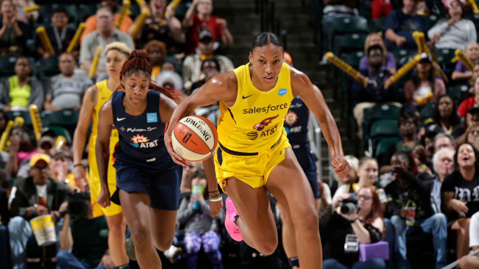 WNBA Kelsey Mitchell sets record as Indiana Fever cruise to win at Sun