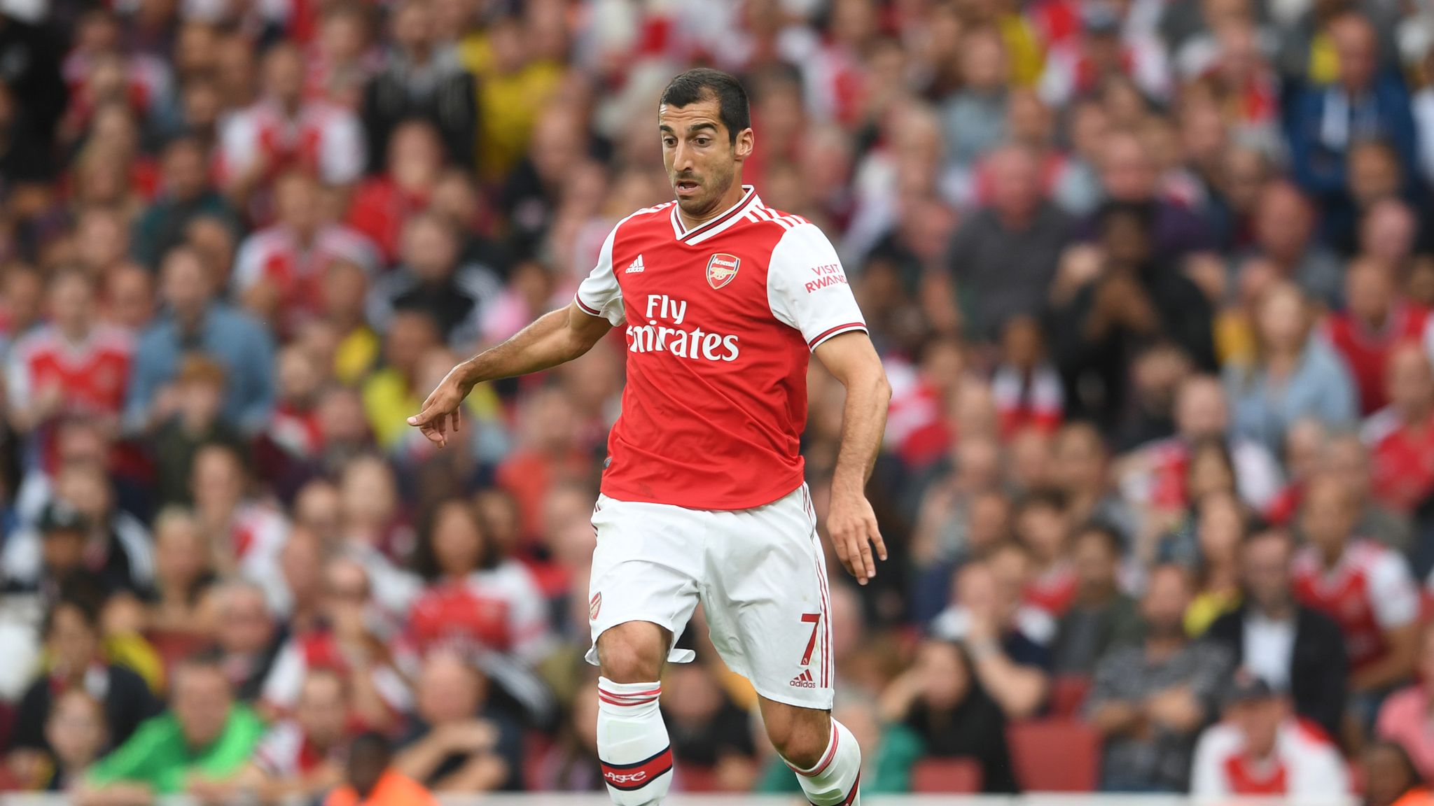 Transfer news: Arsenal's Henrikh Mkhitaryan 'edges closer to joining Roma  on loan