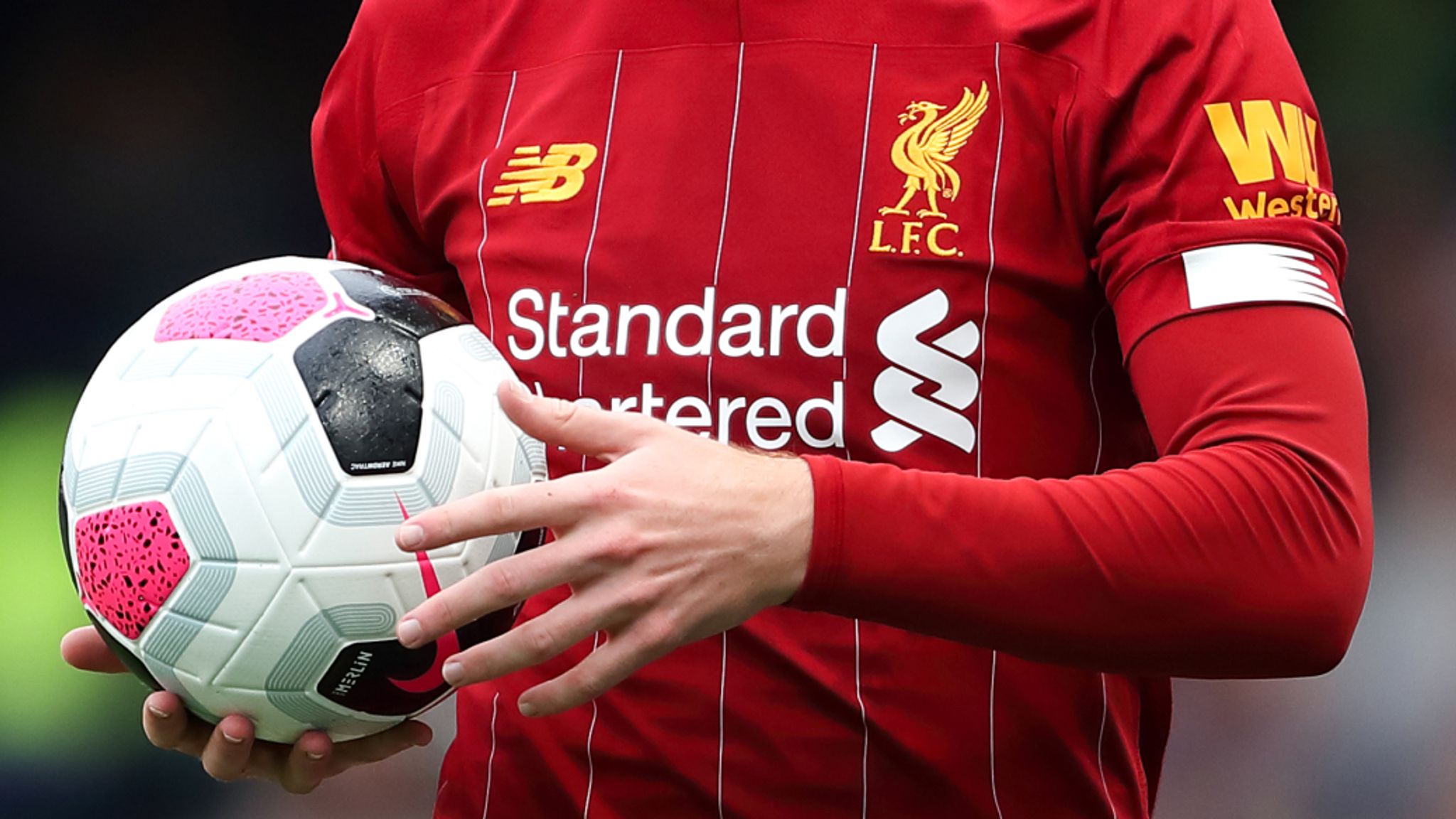 Acción de gracias dulce Coincidencia Liverpool face court battle with New Balance, their own kit supplier |  Football News | Sky Sports