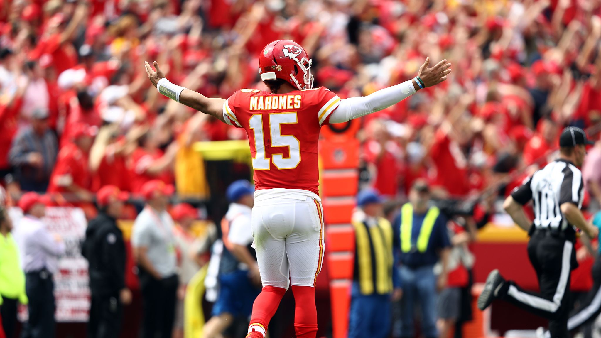 Baltimore Ravens 28-33 Kansas City Chiefs: Patrick Mahomes throws