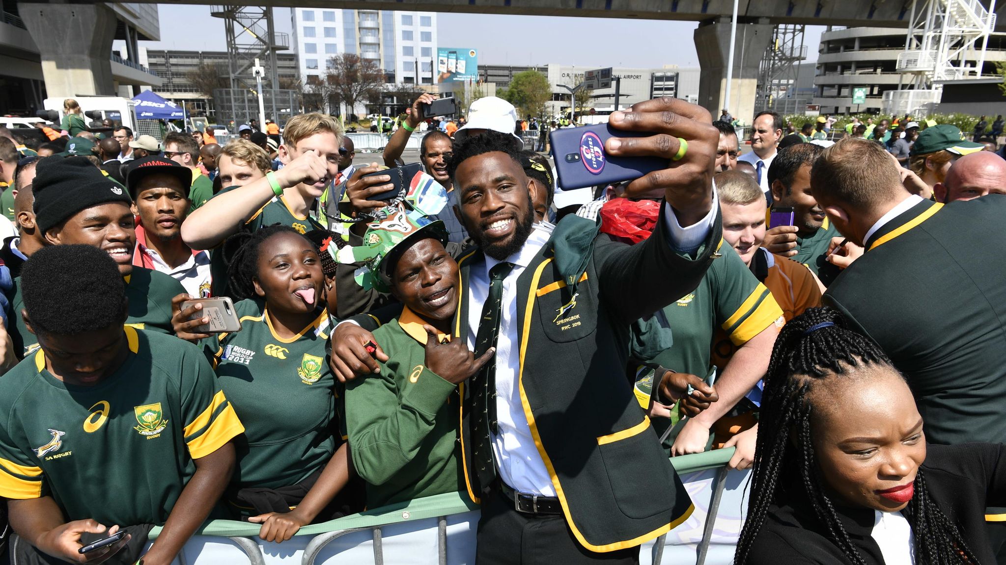 Siya Kolisi Rugby World Cup Winning Captain Launches Foundation To Help South African Hospitals Rugby Union News Sky Sports