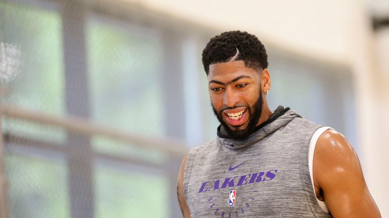 Anthony Davis in action during a Lakers offseason workout