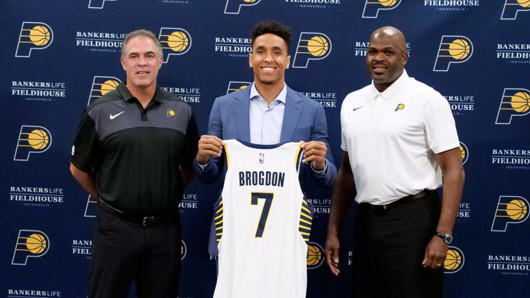 Malcolm Brogdon is introduced as a member of the Indiana Pacers