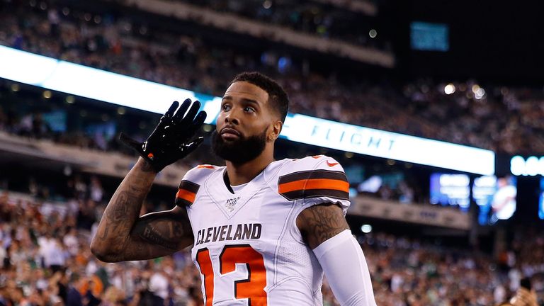 Odell Beckham Jr gestures to the Jets' fans during the Browns' comprehensive road win