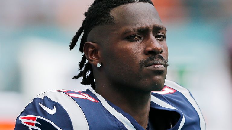 Antonio Brown llegó a la cárcel del condado de Broward alrededor de las 10 p.m. hora local