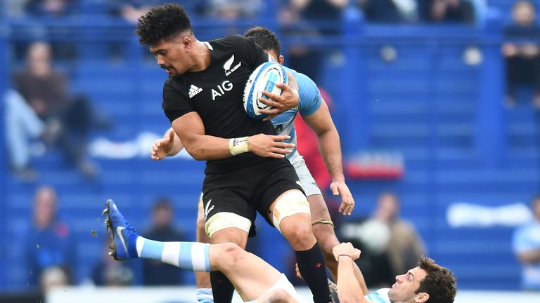 Ardie Savea breaks through a tackle