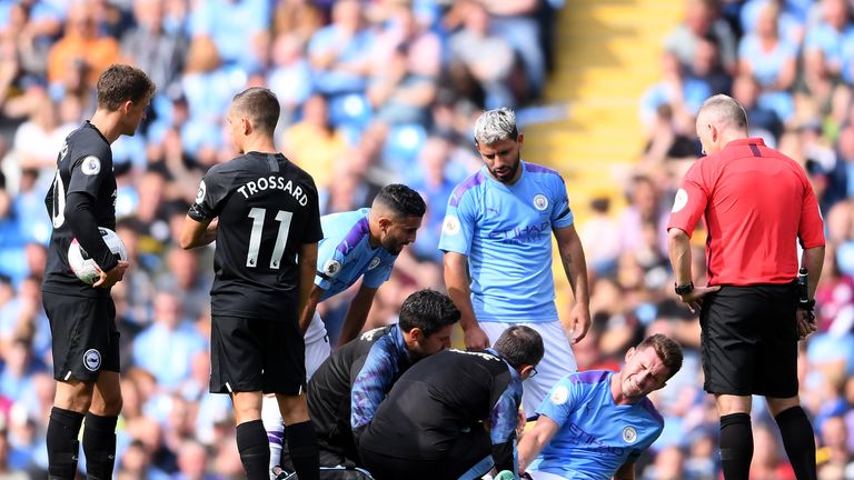 Aymeric Laporte ha realizado más pases que cualquier otro jugador en la Premier League con 302 hasta la fecha, pero sufrió una lesión durante la victoria por 3-1 sobre Brighton