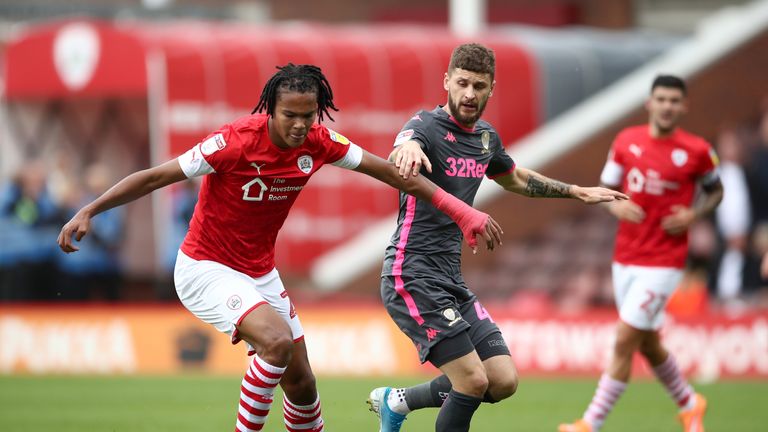 Leeds United's Mateusz Klich (right) and Barnsley's Toby Sibbick battle for the ball during the Sky Bet Championship match at Oakwell, Barnsley. PA Photo. Picture date: Sunday September 15, 2019. See PA story SOCCER Barnsley. Photo credit should read: Tim Goode/PA Wire. RESTRICTIONS: EDITORIAL USE ONLY
