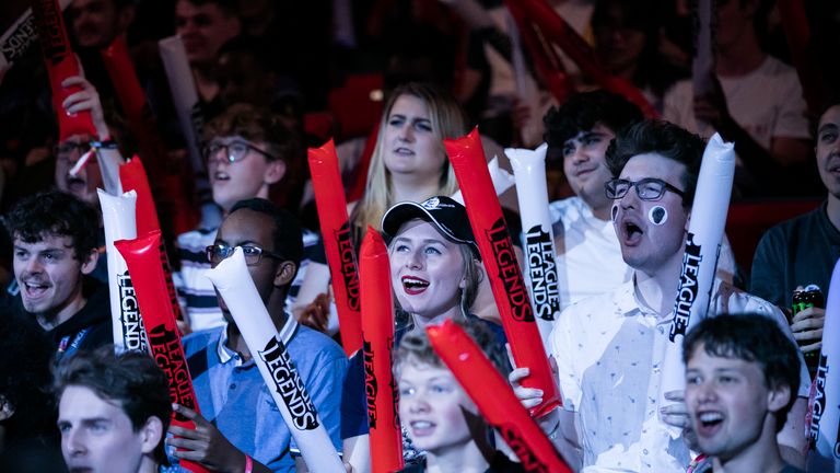 Fans de League of Legends en el estadio Twickenham (Crédito: UKLC) 