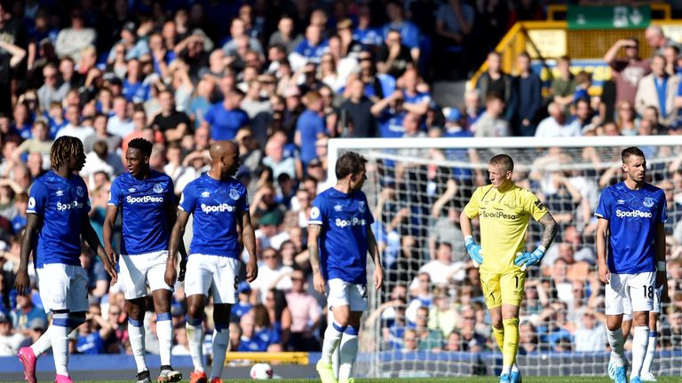The inquest begins among the Everton players after conceding the opener