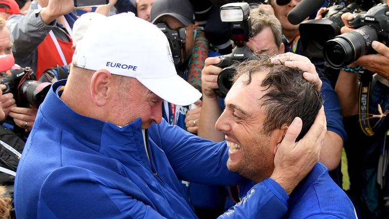 Francesco Molinari (derecha) ganó sus cinco partidos para ayudar a Thomas Bjorn (izquierda) a guiar a Europa a la victoria de 2018