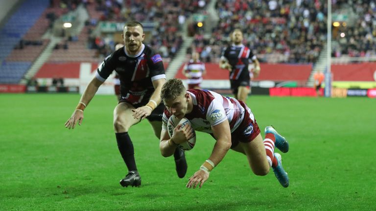 Picture by Oskar Vierod/SWpix.com - 20/09/2019 - Rugby League - Betfred Super League Qualifying Final - Wigan Warriors v Salford Red Devils - DW Stadium, Wigan, England - George Williams of Wigan Warriors scores the 3rd try
