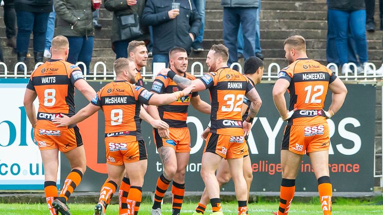 Picture by Allan McKenzie/SWpix.com - 13/06/2019 - Rugby League - Betfred Super League - Castleford Tigers v Hull FC - the Mend A Hose Jungle, Castleford, England - Castleford's Greg Minikin is congratulated on scoring a try against Hull FC.