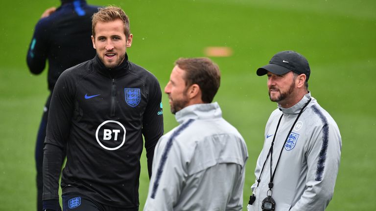Harry Kane speaks with England manager Gareth Southgate and assistant Steve Holland during a training session in Southampton 