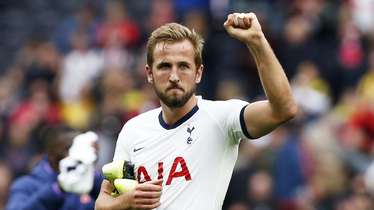 Harry Kane celebrates Spurs' 2-1 win over Southampton