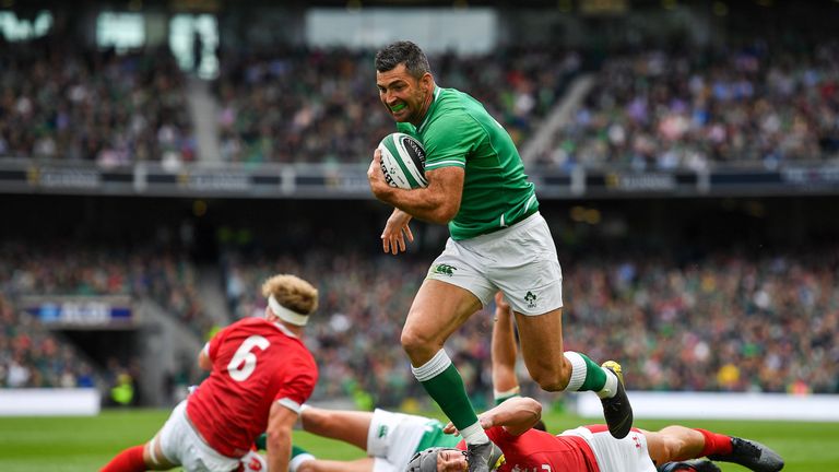7 September 2019; Rob Kearney of Ireland escapes the tackle by Jonathan Davies of Wales on his way to scoring his side's first try during the Guinness Summer Series match between Ireland and Wales at Aviva Stadium in Dublin.Photo by Brendan Moran/Sportsfile