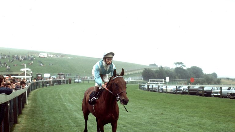 1971: English flat racing jockey Lester Piggott riding Gold Rod at Goodwood. 