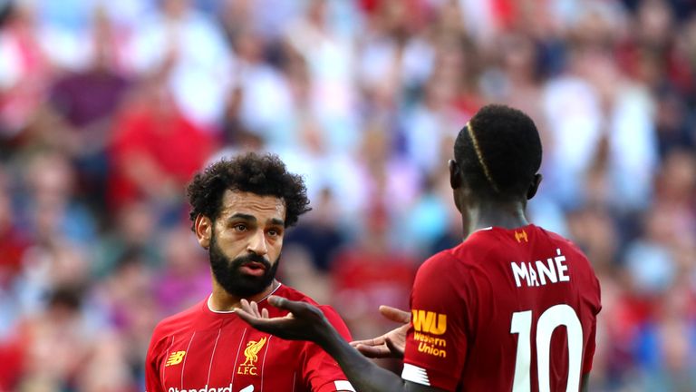 ¿Será Sadio Mane o Mo Salah quien comience a la derecha del ataque del Liverpool el domingo?