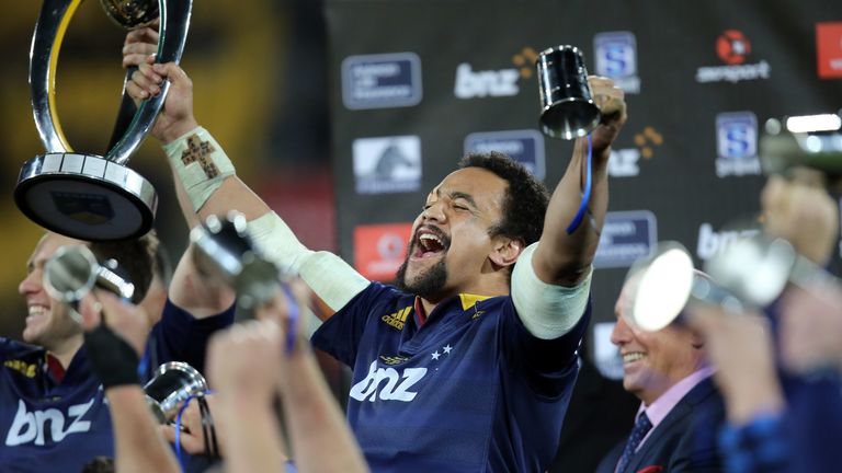 Nasi Manu  celebrates with the Highlanders back in 2015 