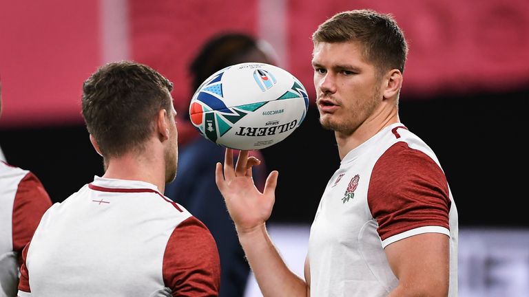 England's fly-half Owen Farrell (R) speaks to team-mate George Ford (L)